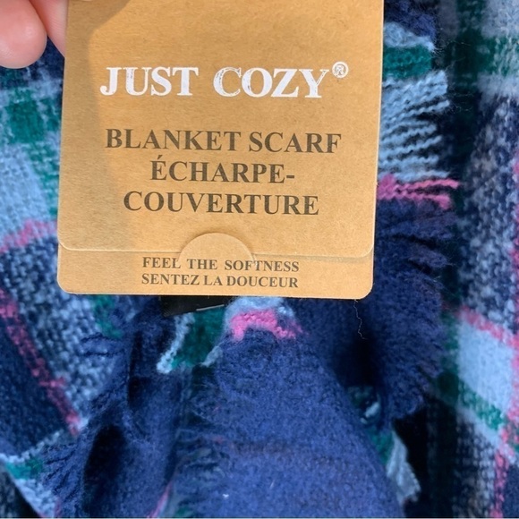 Just Cozy NWT Navy Blue Plaid  Tartan Blanket Scarf - Picture 4 of 7